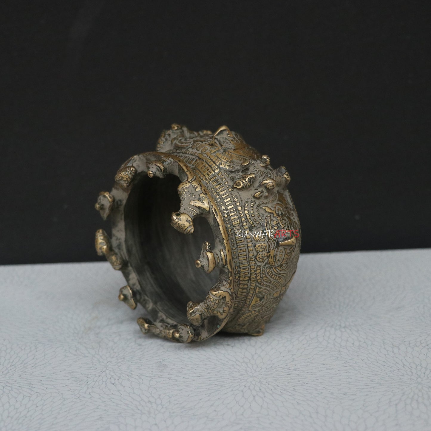 Tribal Brass pot Décor Figurine