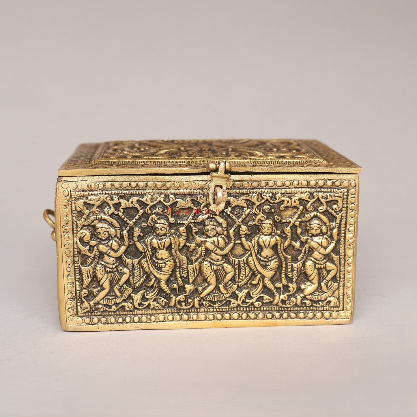 Elevating Your Décor with a Brass Jewelry Box
