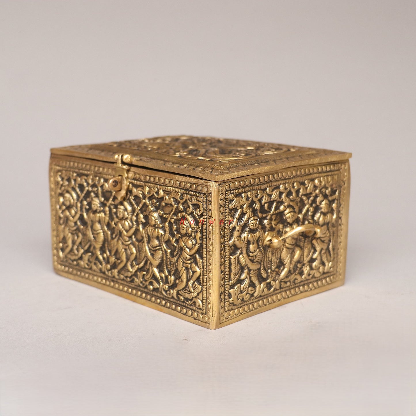 Elevating Your Décor with a Brass Jewelry Box