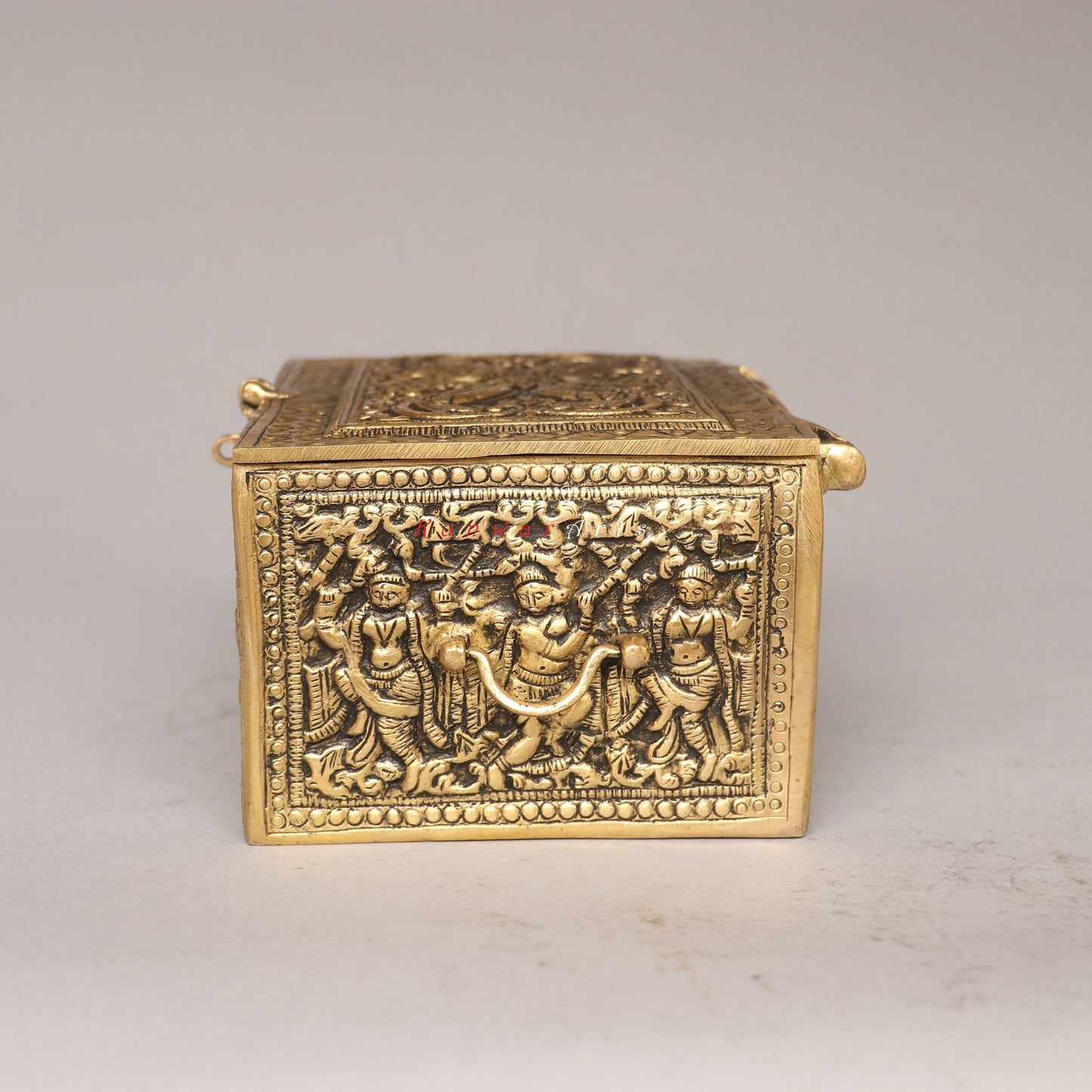 Elevating Your Décor with a Brass Jewelry Box