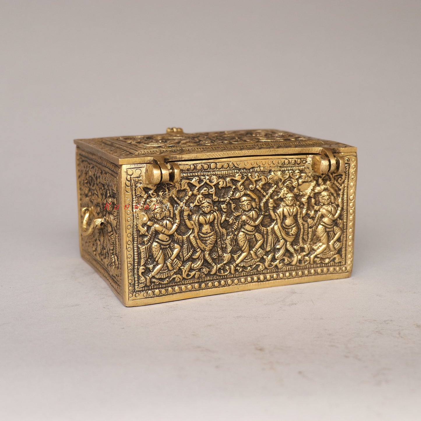 Elevating Your Décor with a Brass Jewelry Box