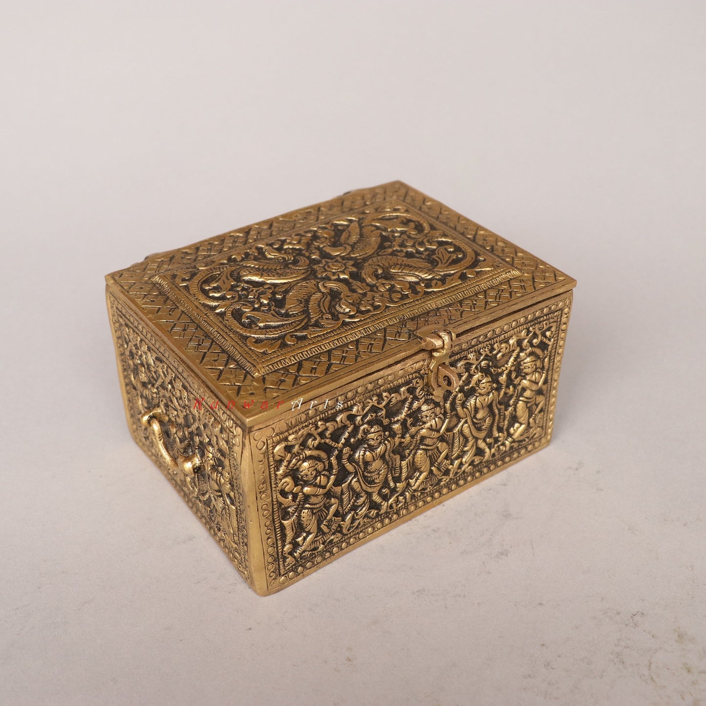 Elevating Your Décor with a Brass Jewelry Box