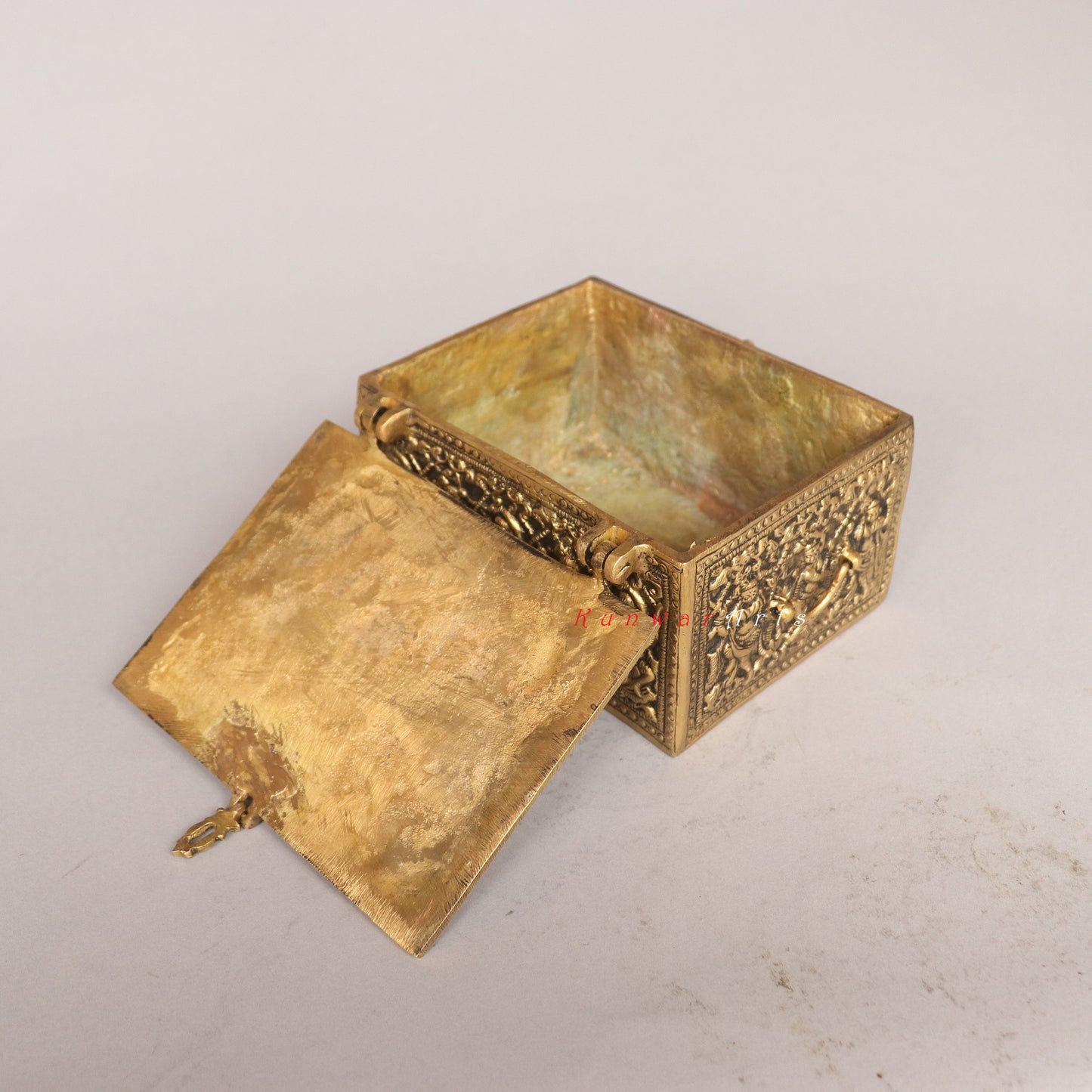 Elevating Your Décor with a Brass Jewelry Box