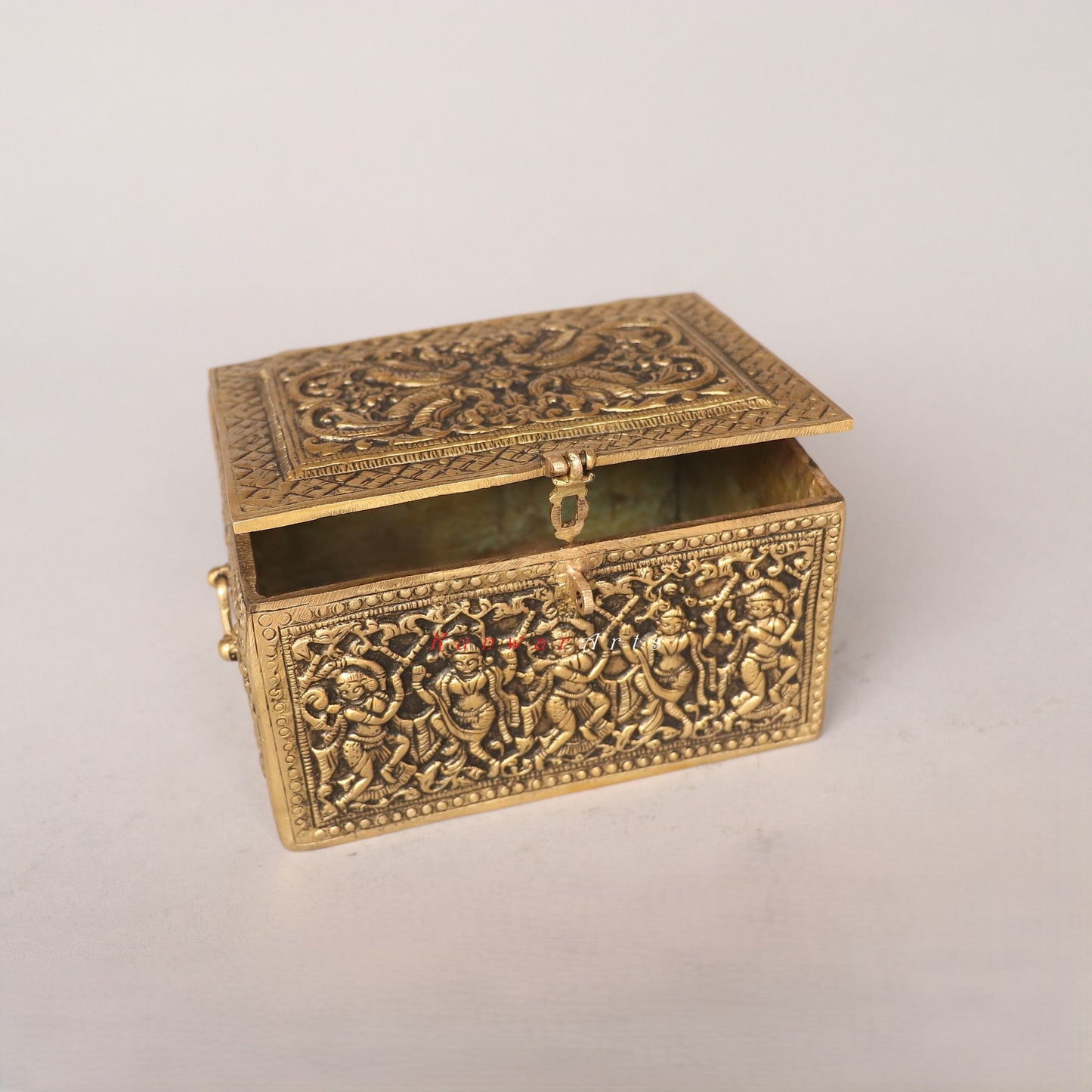 Elevating Your Décor with a Brass Jewelry Box