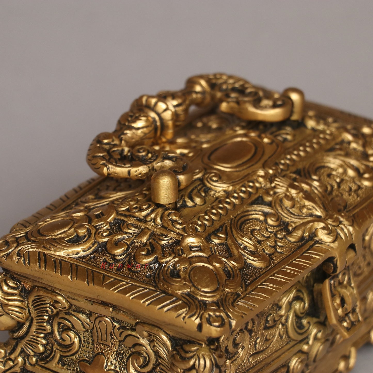 Elevating Your Décor with a Brass Carving Jewelry Box