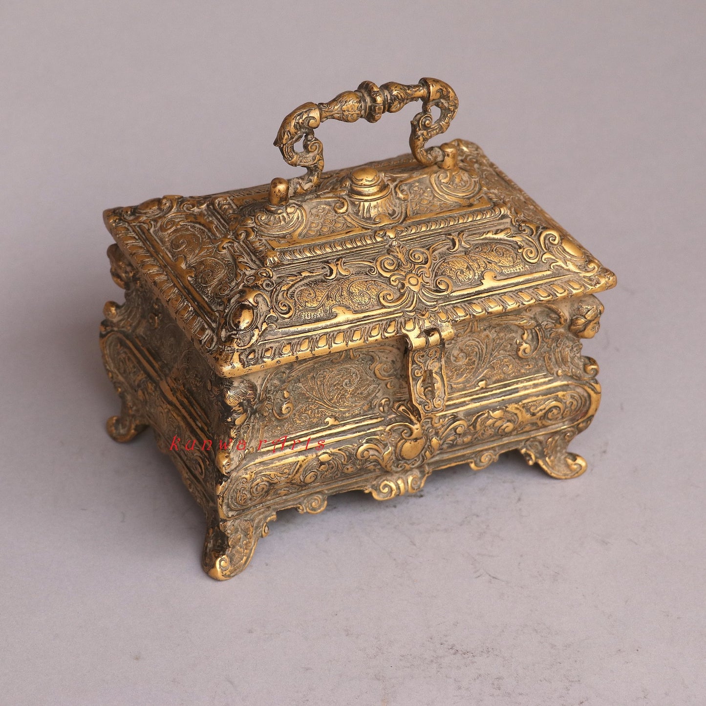 Elevating Your Decorative with a Brass Carving Jewelry Box