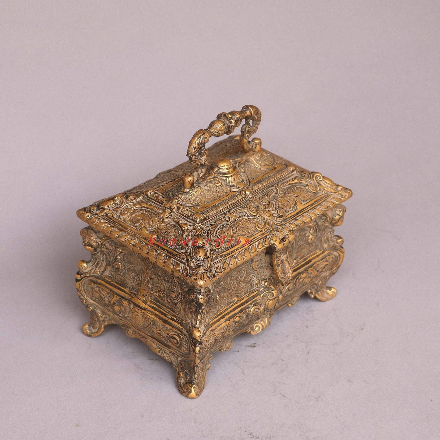 Elevating Your Decorative with a Brass Carving Jewelry Box