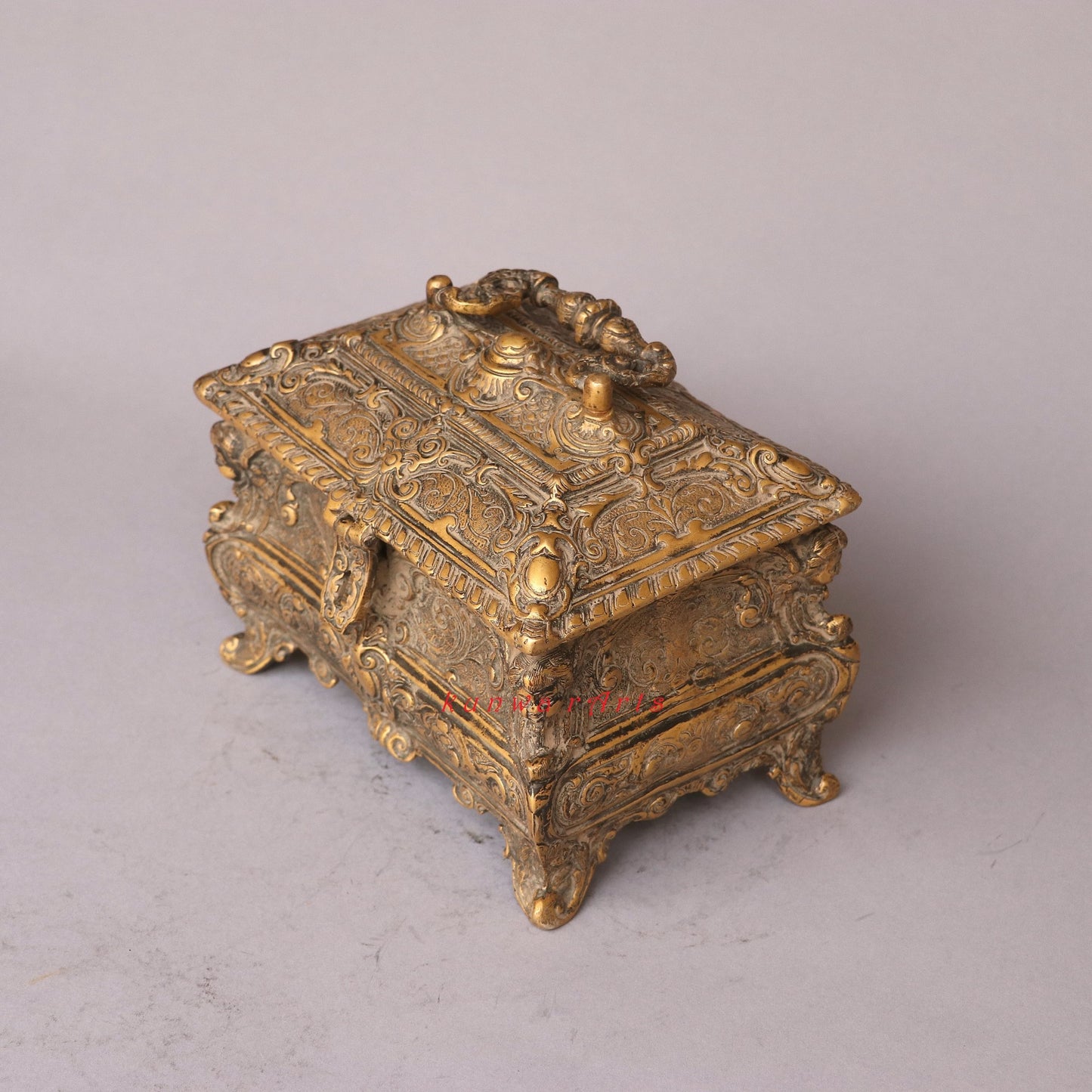 Elevating Your Decorative with a Brass Carving Jewelry Box