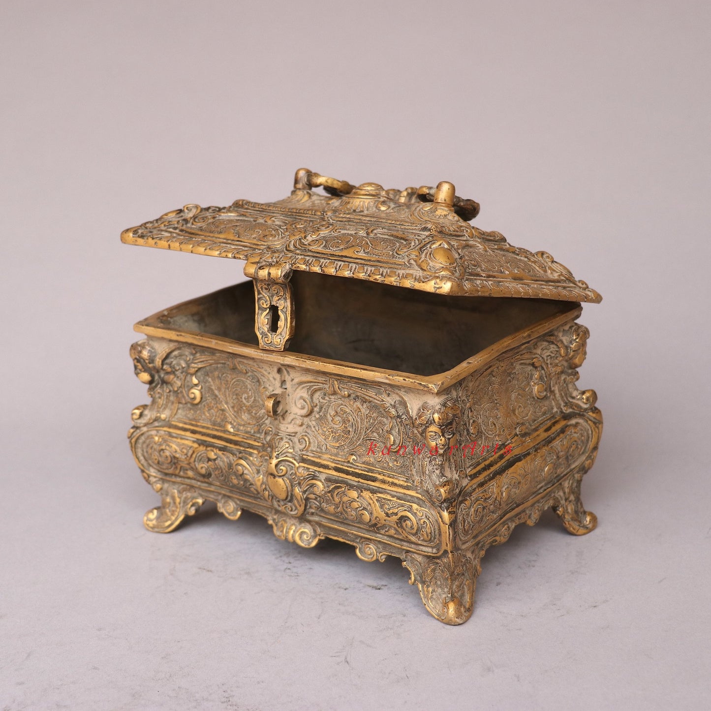 Elevating Your Decorative with a Brass Carving Jewelry Box
