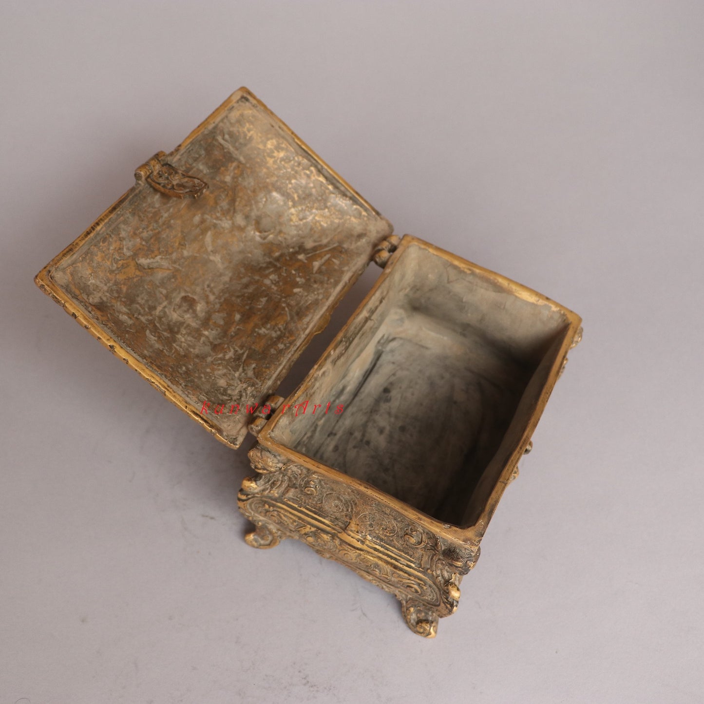 Elevating Your Decorative with a Brass Carving Jewelry Box