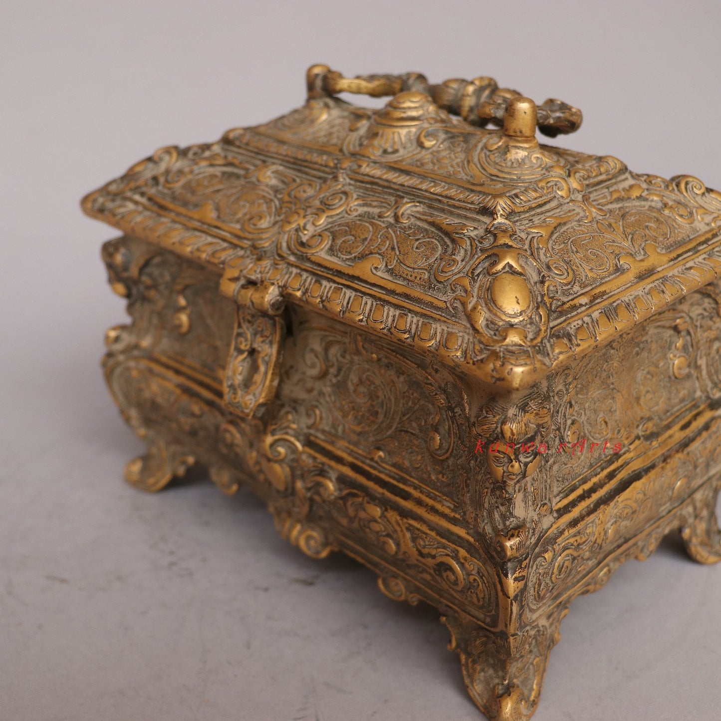 Elevating Your Decorative with a Brass Carving Jewelry Box