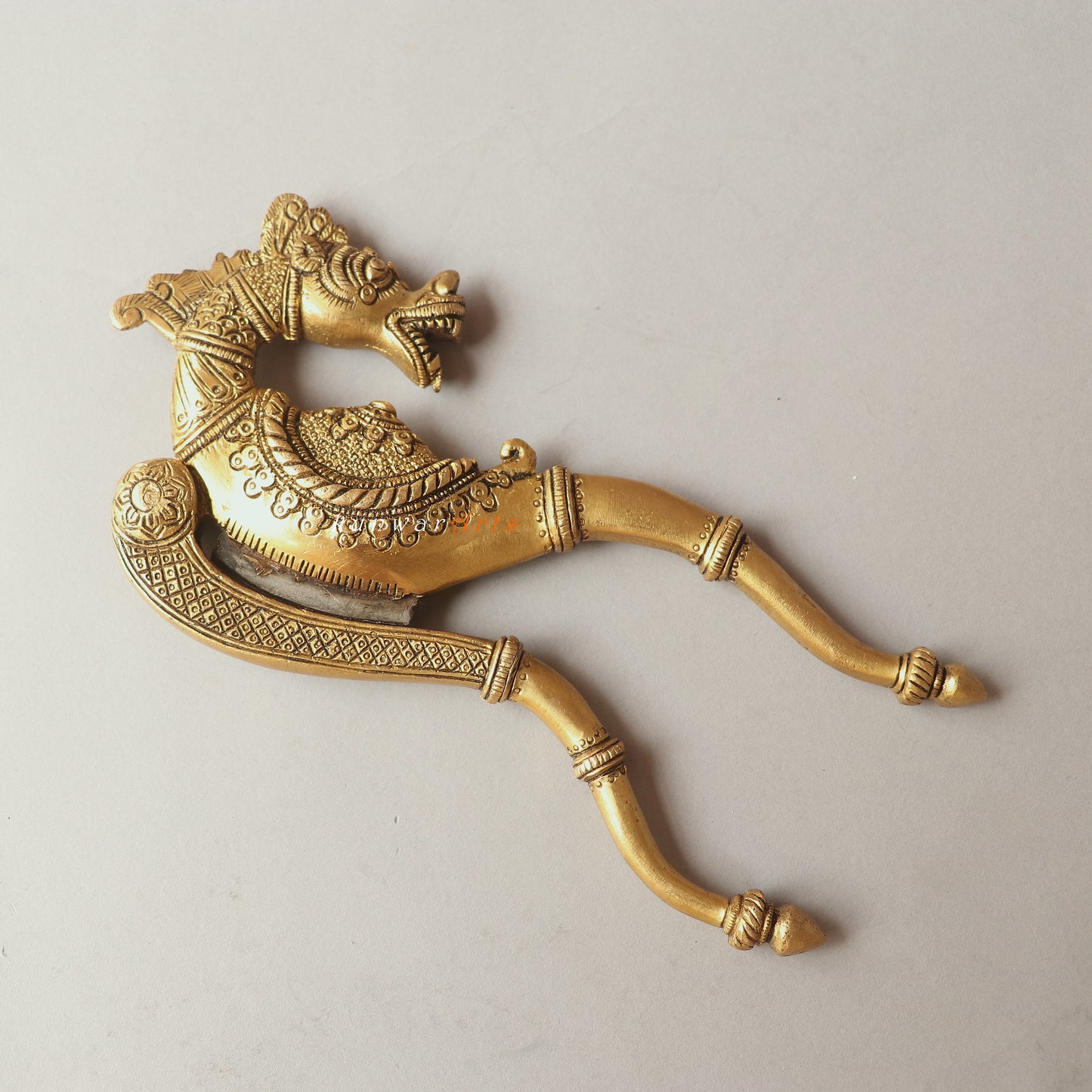 Brass nut cutter a Décor Dragan Accents