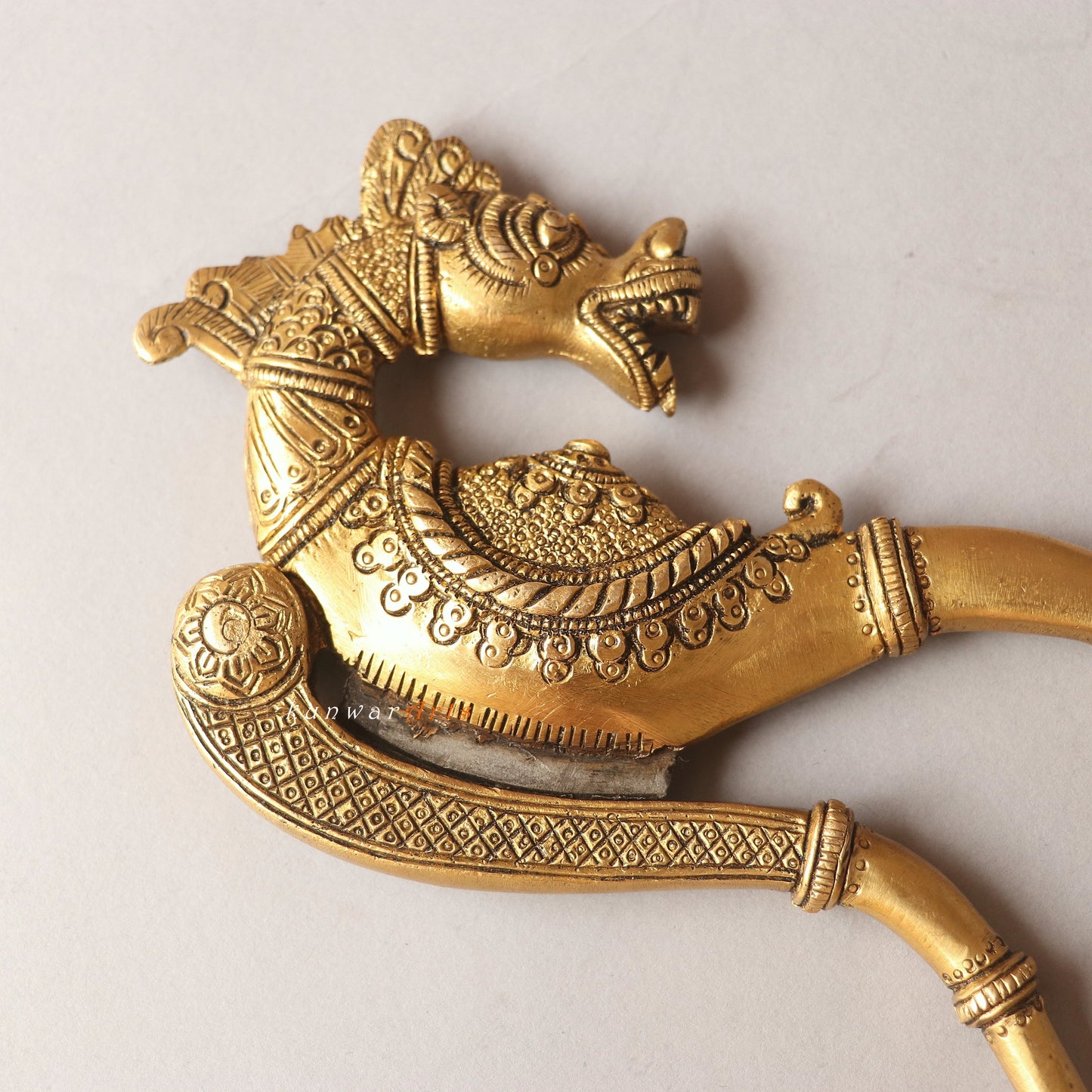 Brass nut cutter a Décor Dragan Accents
