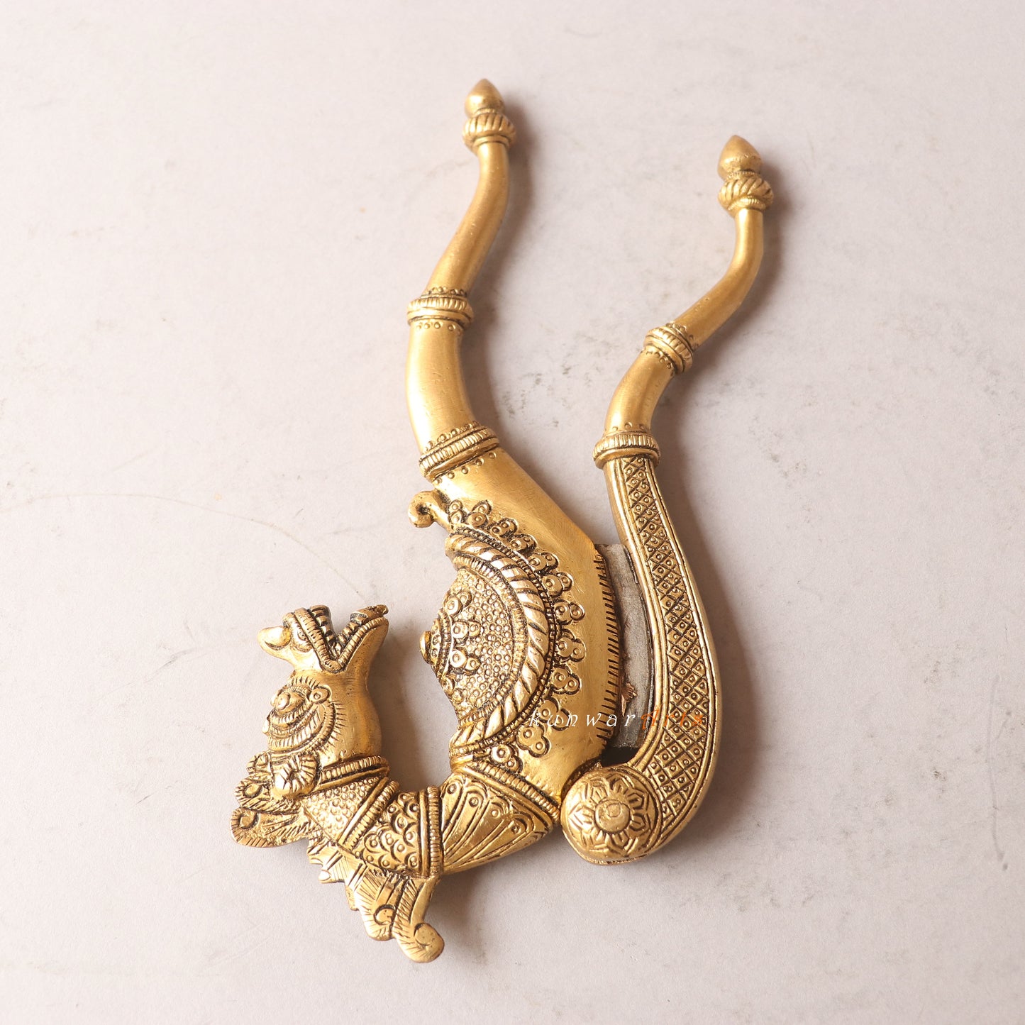 Brass nut cutter a Décor Dragan Accents