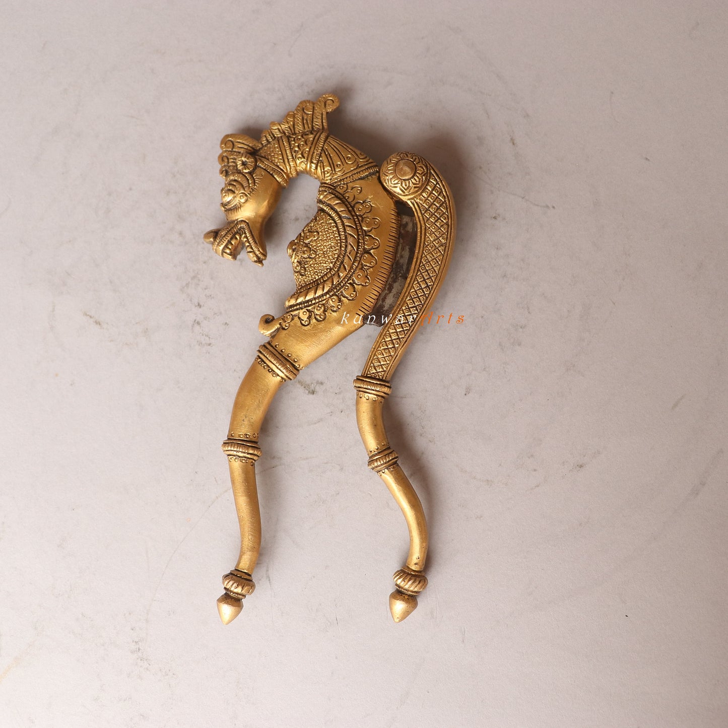 Brass nut cutter a Décor Dragan Accents
