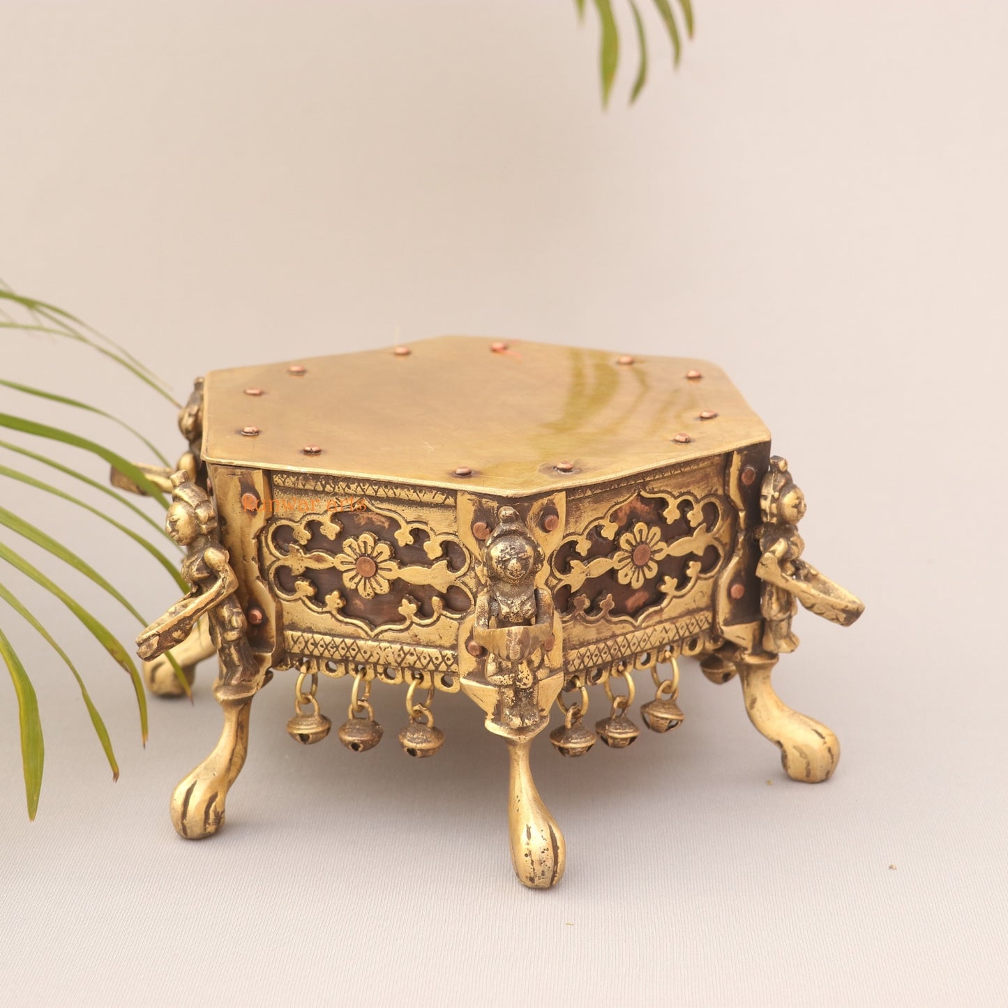 Brass Décor Carving Table Stand (Look Chowki) - kunwararts