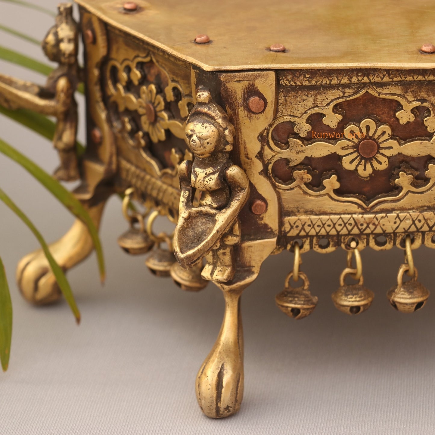 Brass Décor Carving Table Stand (Look Chowki) - kunwararts