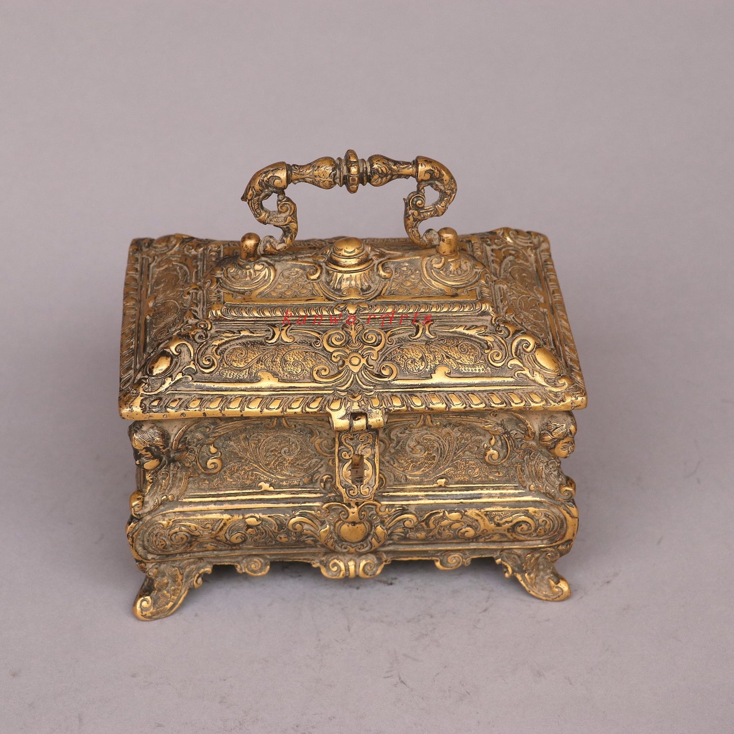 Elevating Your Decorative with a Brass Carving Jewelry Box