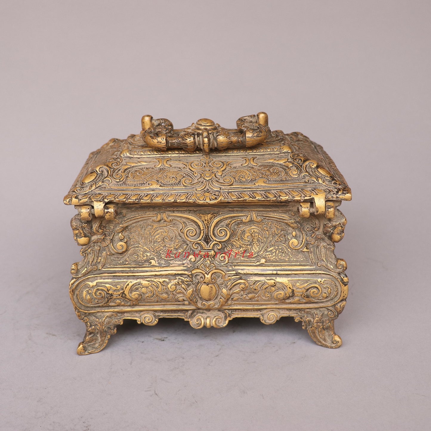 Elevating Your Decorative with a Brass Carving Jewelry Box