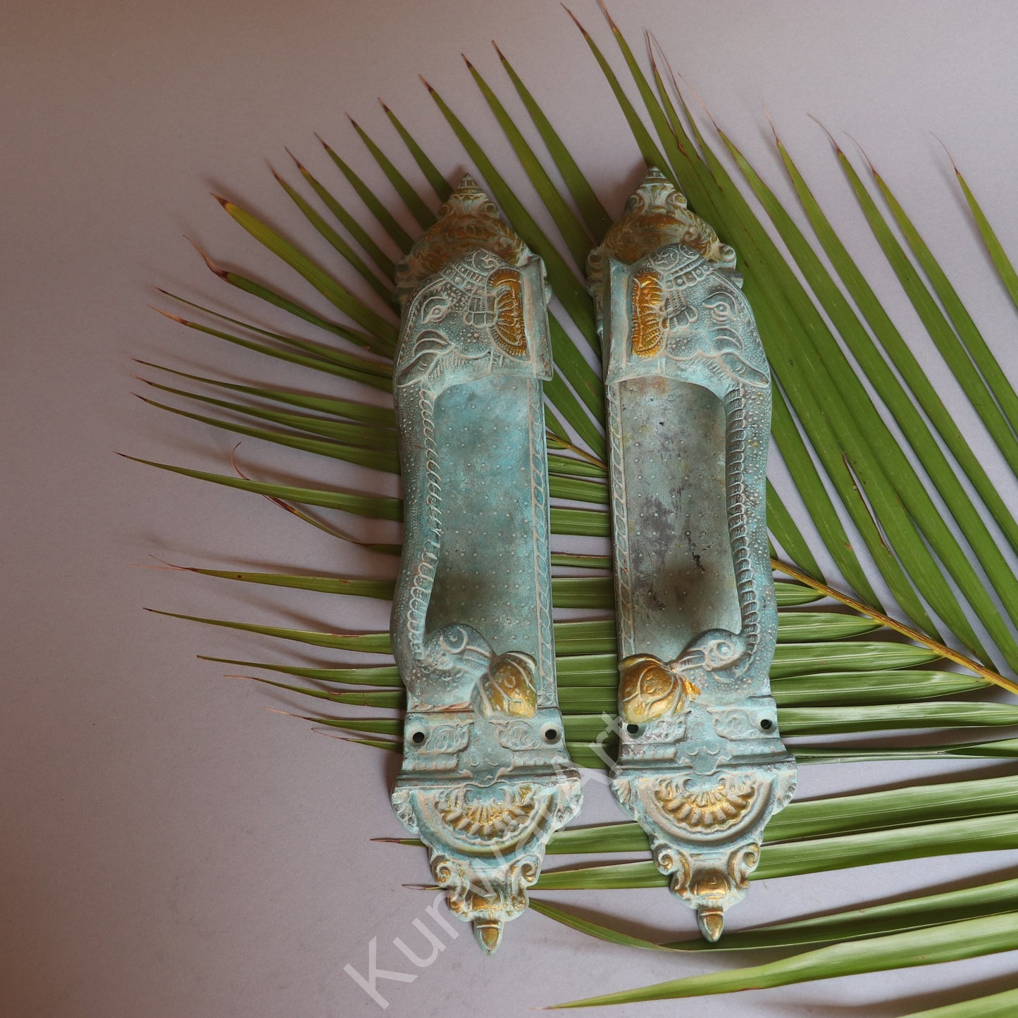 Brass Décor Door Handle of Timeless Charm