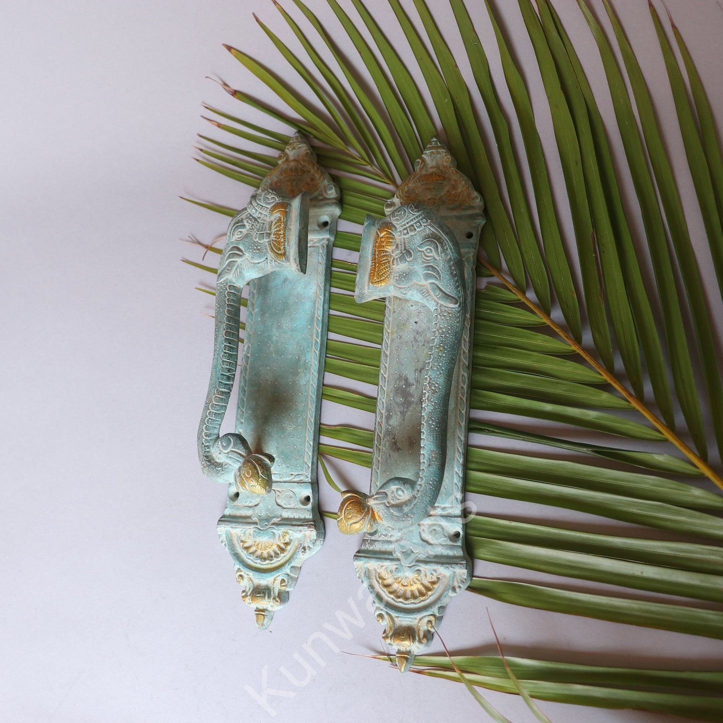 Brass Décor Door Handle of Timeless Charm