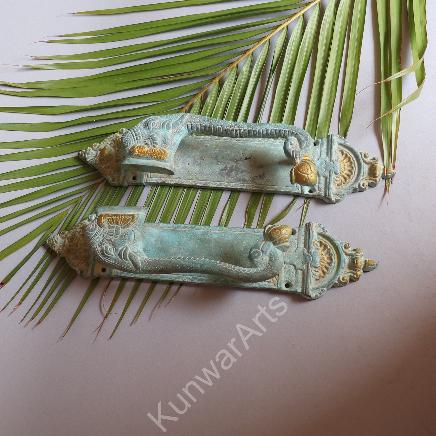 Brass Décor Door Handle of Timeless Charm